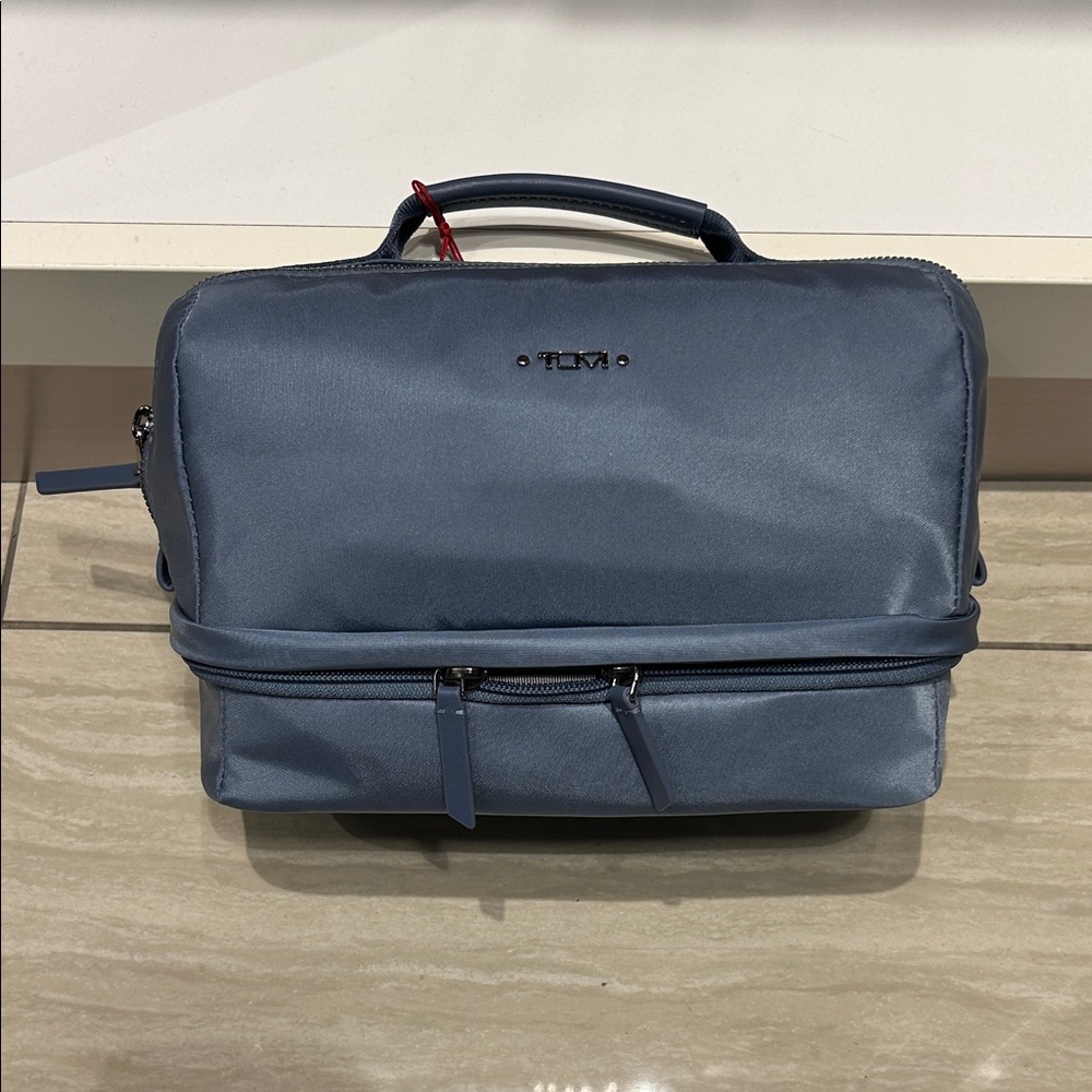 NWT Tumi Seattle Cosmetics bag - Picture 3 of 6